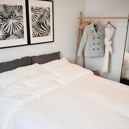 Modern 2 Bedroom 1 *
