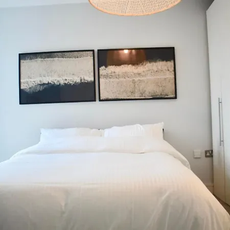 Modern 2 Bedroom 1 *