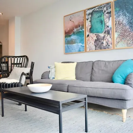 Апартаменты Modern 2 Bedroom 1