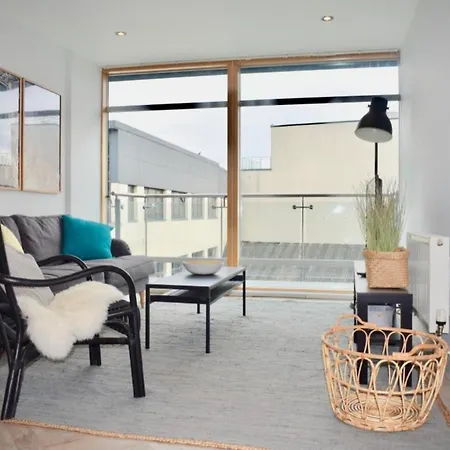 Modern 2 Bedroom 1 아파트 *