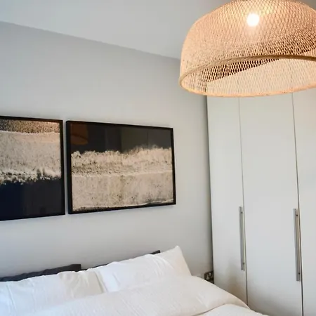 Modern 2 Bedroom 1 Apartmán