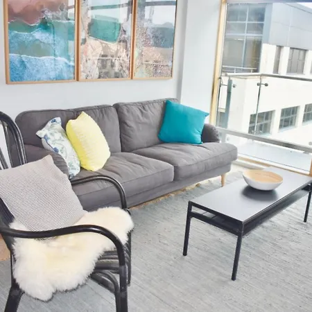 Modern 2 Bedroom 1 Апартаменты