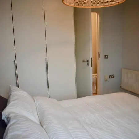 Modern 2 Bedroom 1 Апартаменты *