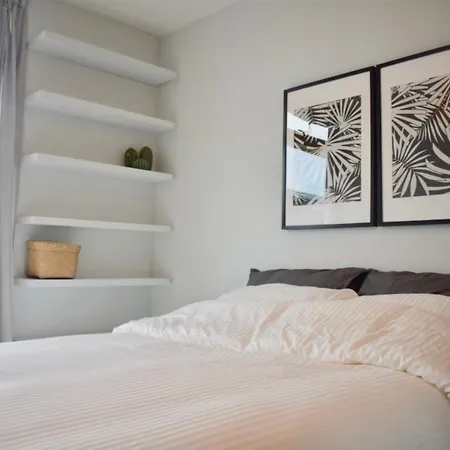 Modern 2 Bedroom 1 Апартаменты