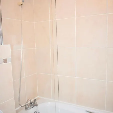 Modern 2 Bedroom 1 Апартаменты *